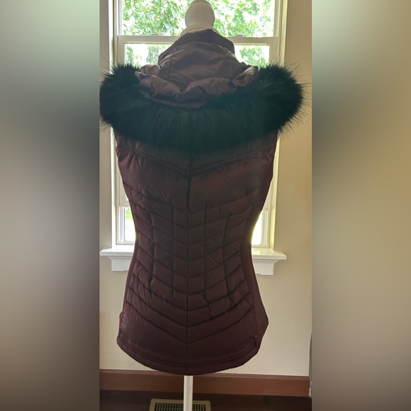 Michael Kors Hooded Puffer Vest In Cranberry-Size S-Like New🩶 - Picture 4 of 5